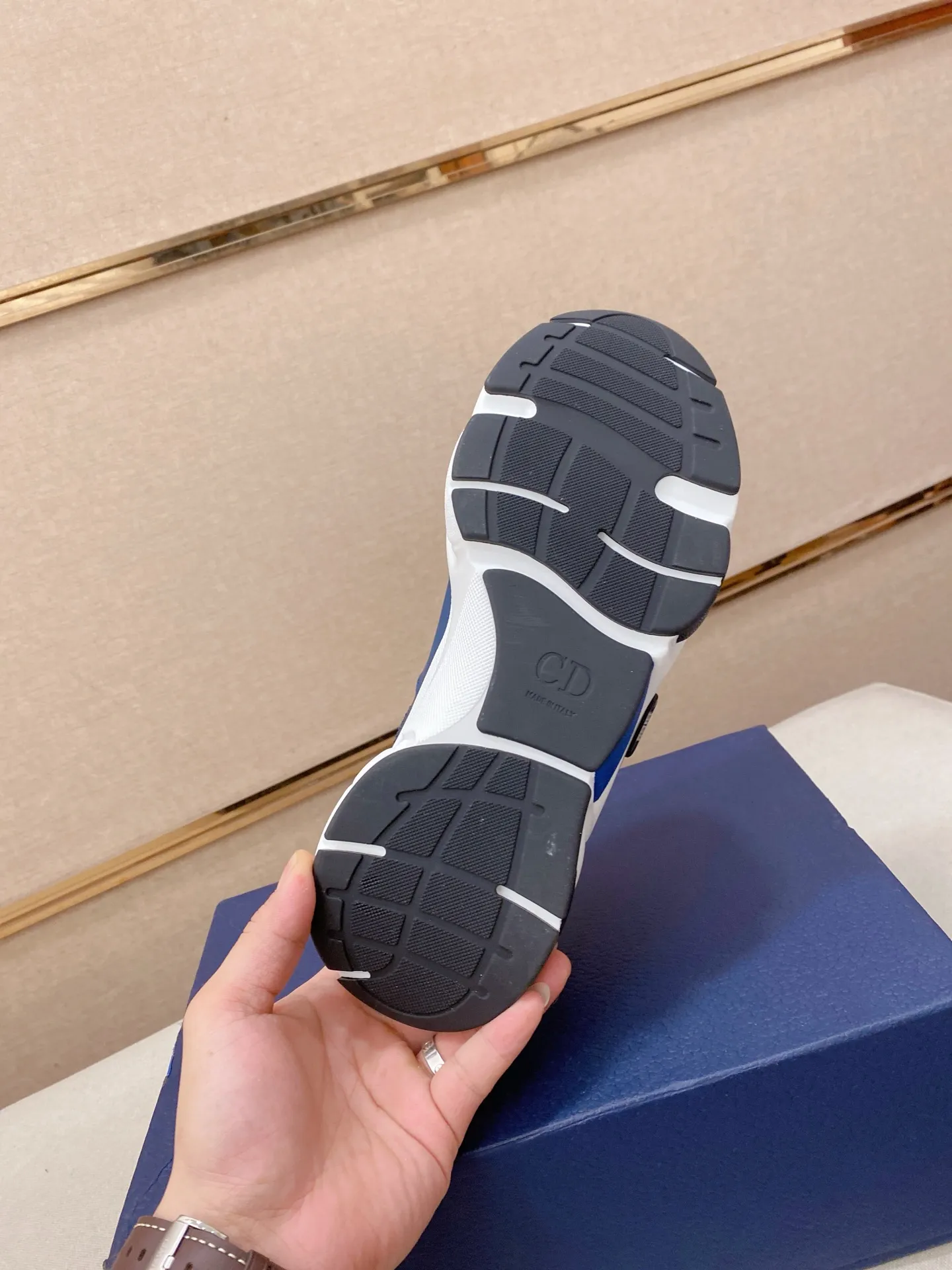 Men's shoes💰 462💰🇮🇹🇮🇹Dior d The new model is on sale at the same time at the counter. The upper 🇮🇹 is imported Italian first-layer cowhide, and the lining is fully imported sheepskin 💪💪. It is a complete 1⃣️ to 1⃣️ replica 🇮🇹💪💪, ⚠ Sole: The original sole is specially provided by the original factory. The exclusive movable molded sole is super comfortable. ⚠Original factory single goods, 🔍🔍high quality, you can enter and leave the counter at will, welcome to compare⚠. Code number: 38-44. Can be customized 45-46.